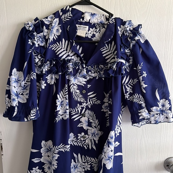 Aloha print muʻumuʻu - Picture 3 of 5